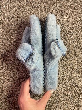 Chelsea & Violet fuzzy blue slippers womens shoes size 7.5M